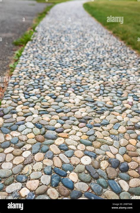 Pebble Stone Path Walkway Hi Res Stock Photography And Images Alamy