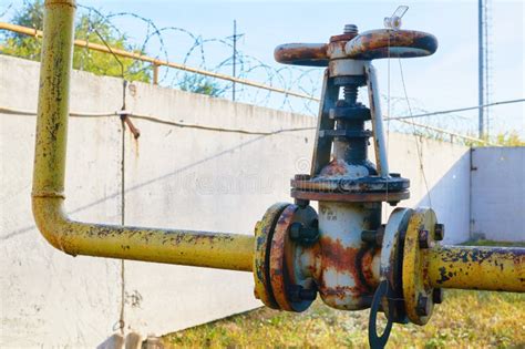 Altes Rostiges Ventil Auf Einem Rostigen Rohr Des Gases Gemalt Mit