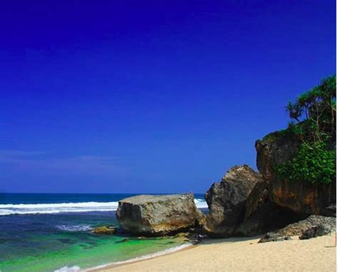 Pantai Eksotis Yogyakarta Ini Bikin Merinding Traveling