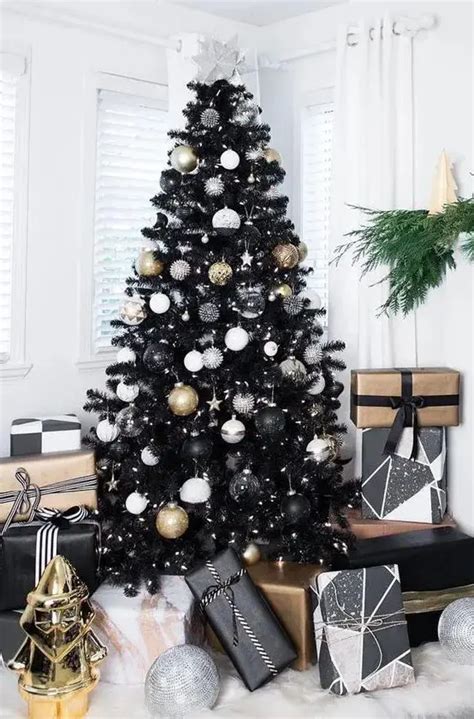 76 Exquisite Black And Gold Christmas Decor Ideas - Shelterness