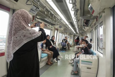 Lrt Jabodebek Layani Lebih Dari Juta Pengguna Pada Republika