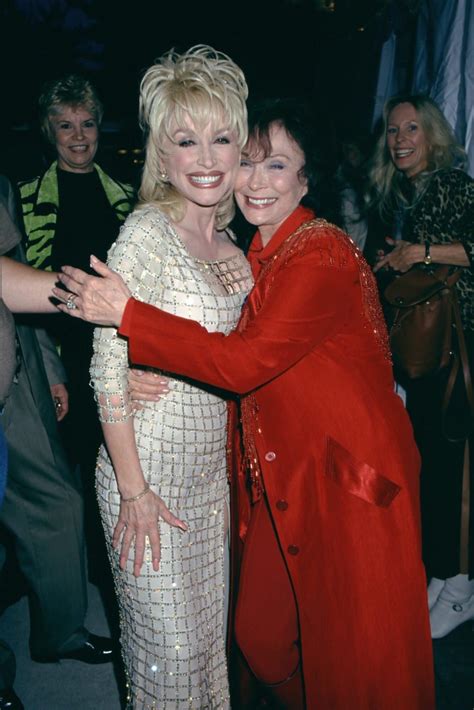 Dolly Parton And Loretta Lynn Harmonize Beautifully On Medley Of Lynn S Greatest Hits In Vintage