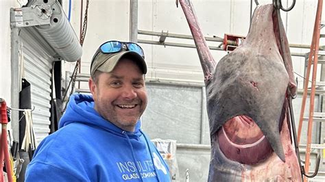 Dept Of Conservation Finds Out Record Breaking Paddlefish Was 32 Years Old