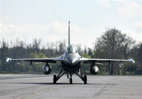 Kadeti s američkim avionima F 16 MORH