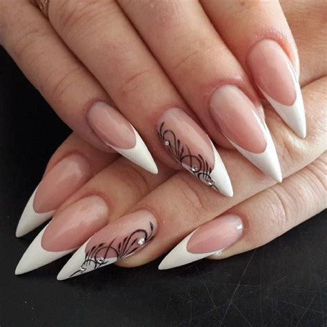 Pin By Claudia Guisao On U As Rusas Lace Nails Nail Art Wedding Nails