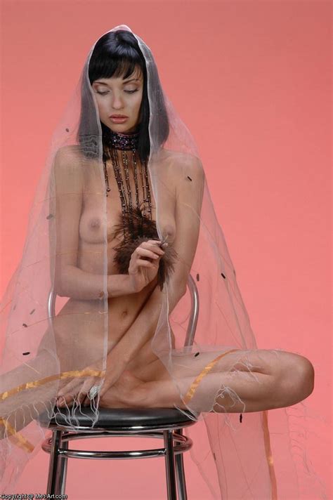 Photo catégorisée avec Brunette MET Art FAPcoholic