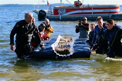 Truly Incredible 3 000 Year Old Canoe Recovered From Wisconsin S