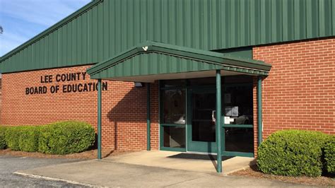 Lee County School System sees a decrease in COVID-19 cases | WFXL