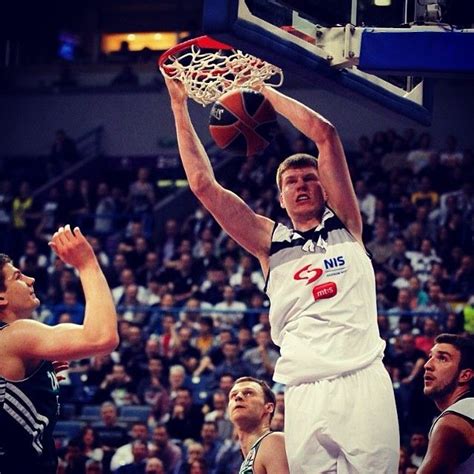 Davis Bertans Shooter Hebat Yang Cuma Punya Jari Tangan