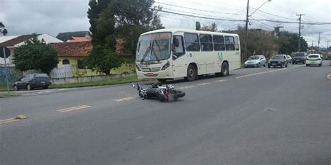 Motociclista Fica Ferido Em Acidente E Revoltados Moradores Pedem