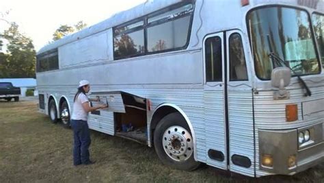 Pin by DAN MCLAREN on Tour bus | Bus, Silver eagles, Eagle