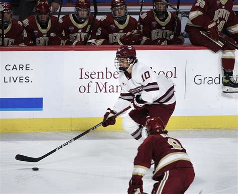 No 13 Umass Hockey Completes Weekend Sweep Of No 1 Denver With 3 0