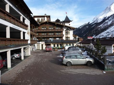 Hotel Mit Rotem Sportbus Alpenbad Hotel Hohenhaus Hintertux