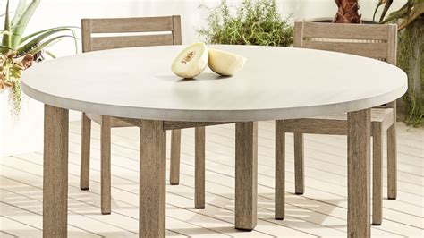 Round Patio Dining Table