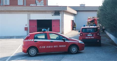 Corridonia Fiamme Alla Discoteca Ciao Ciao Domato Un Principio Di