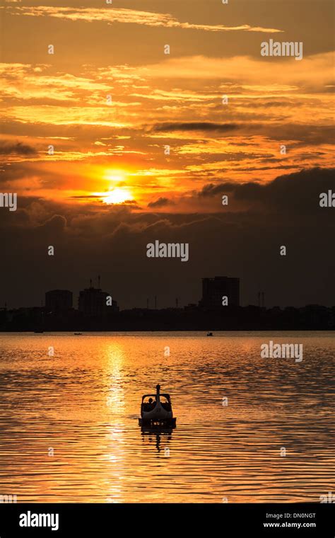 Sunset on west lake, Ho tay, Hanoi,V ietnam Stock Photo - Alamy