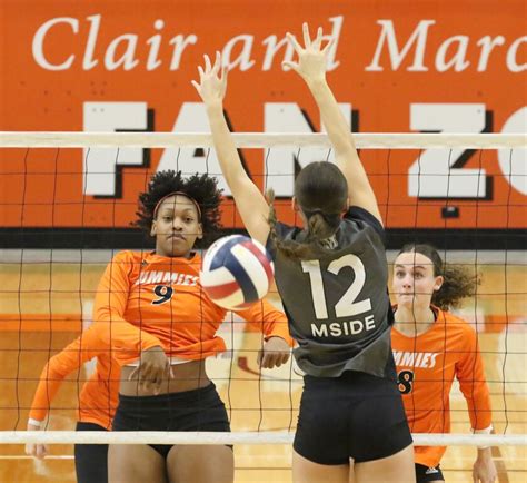 Jimmies Womens Volleyball Survives Battle To Sweep Morningside