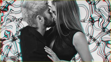 Zayn Malik Kisses Gigi Hadid In Pillowtalk Video Photo 921518 Photo Gallery Just Jared Jr