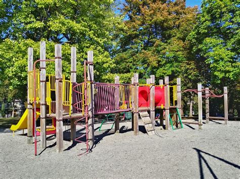 Sunnyside Park Playground - Vancouver Playgrounds