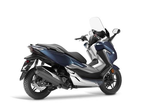 Motorrad Vergleich Yamaha Xmax 300 2021 Vs Honda Forza 300 2018