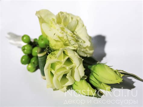 Бутоньерка из эустомы