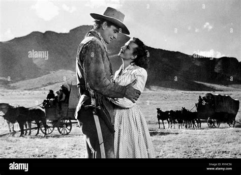 John Wayne Joanne Dru Red River 1948 Fotografía De Stock Alamy