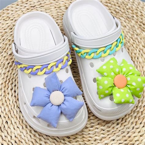 Crocs Jibbitz ดอกไม้รองเท้ามีเสน่ห์ Diy อุดตันอุปกรณ์ตกแต่งโซ่รองเท้า