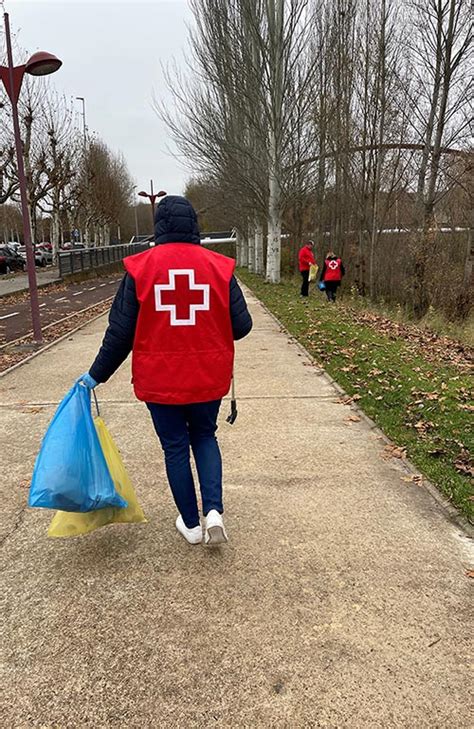 Cruz Roja Se Suma A La Campa A M Contra La Basuraleza