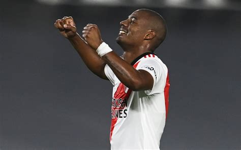 Flamengo Adota Medida Estratégica Para Contratar De La Cruz Coluna Do Fla