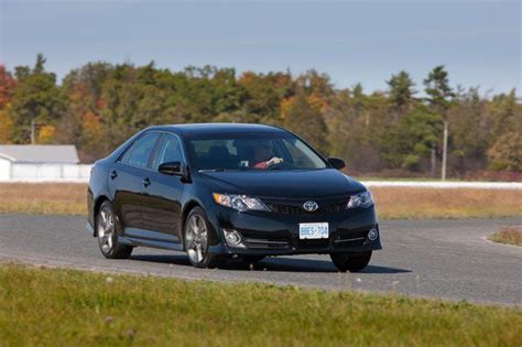 Preview Toyota Camry Driving