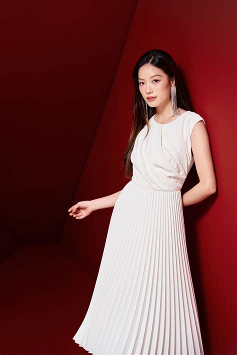 Váy Đầm White Pleated Midi Silk Dress