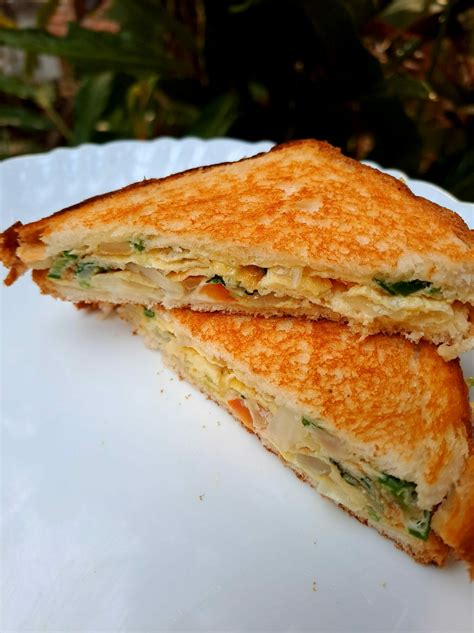 Egg Cheese Sandwich | Cheese Omelette Sandwich Recipe - pachakam.com