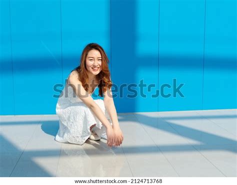 Beautiful Chinese Brunette Woman White Wedding Stock Photo 2124713768 Shutterstock