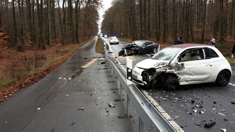 Schlimmer Unfall Auf L Jaguar Prallt Gegen Fiat J Hrige Aus