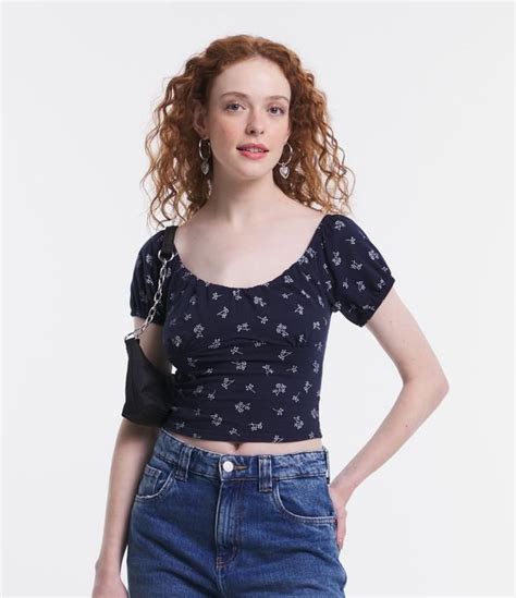 Blusa Cropped Em Meia Malha Manga Curta Bufante E Estampa Floral