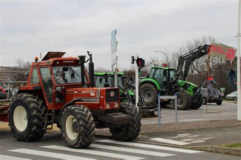 Col Re Des Agriculteurs Les Routes Encore Bloqu Es En Occitanie