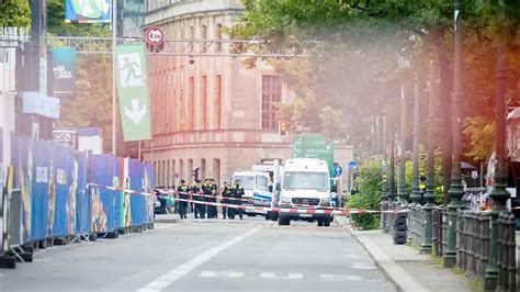 Fu Ball Em Rucksack An Berliner Fanzone Polizei Gibt Entwarnung