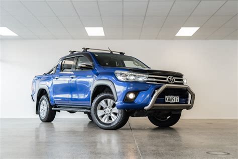 Toyota Hilux 2017 SR5 TD DC 2 8D 6AT U