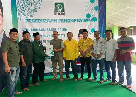 Didampingi Fungsionaris Golkar Dan Relawan Anom Widiyantoro Kembalikan