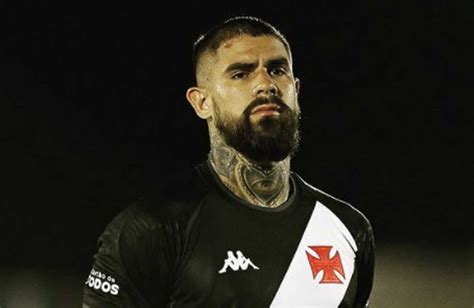 Vila Nova Encaminha Acerto Zagueiro Colombiano Ex Vasco E Fortaleza