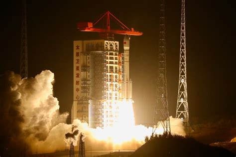 La Chine lance avec succès un nouveau groupe de satellites Xinhua