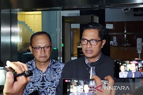 Kpk Periksa Dua Eks Pegawai Soal Temuan Dokumen Di Kasus Kementan