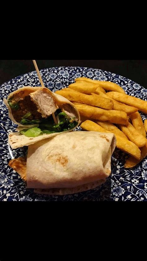 [I ate] Chicken wrap with chips : r/food