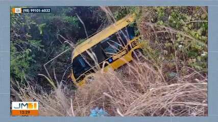 V Deo Van Escolar Mais De Alunos Cai Em Barranco Em S O Jos De