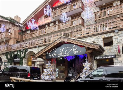 Hotel courchevel 1850 hi-res stock photography and images - Alamy