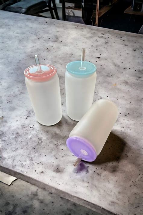 Bouteille de verre givrée couvercle plastique couleurs pour