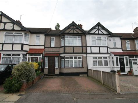 3 Bed Terraced House To Rent In Joydon Drive Chadwell Heath Rm6 £