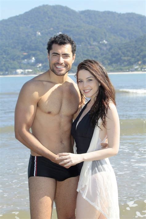 9 Hot Sexy Beatriz Arantes Bikini Pics