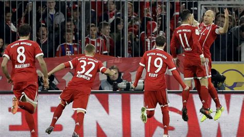 Bundesliga Fc Bayern M Nchen Besiegt Rb Leipzig Der Spiegel