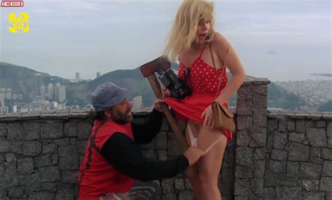 Naked Karla Ignez in Matou a Família e Foi ao Cinema